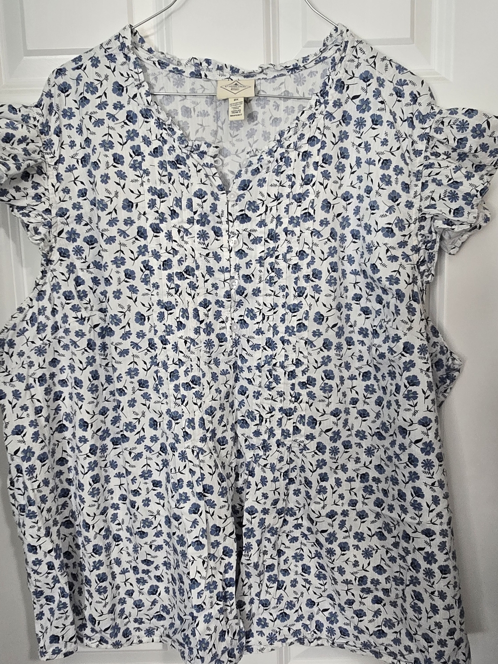 St. John's Bay Lightweight White and Blue Floral Button-Front Women's Top -2xl